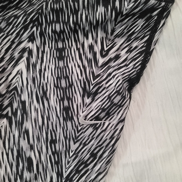 Nike Dri-fit abstract print active workout leggings - Picture 2 of 5